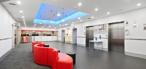 House | Reception - Brisbane Apt Near Dining, Shops and River Walks (Brisbane)