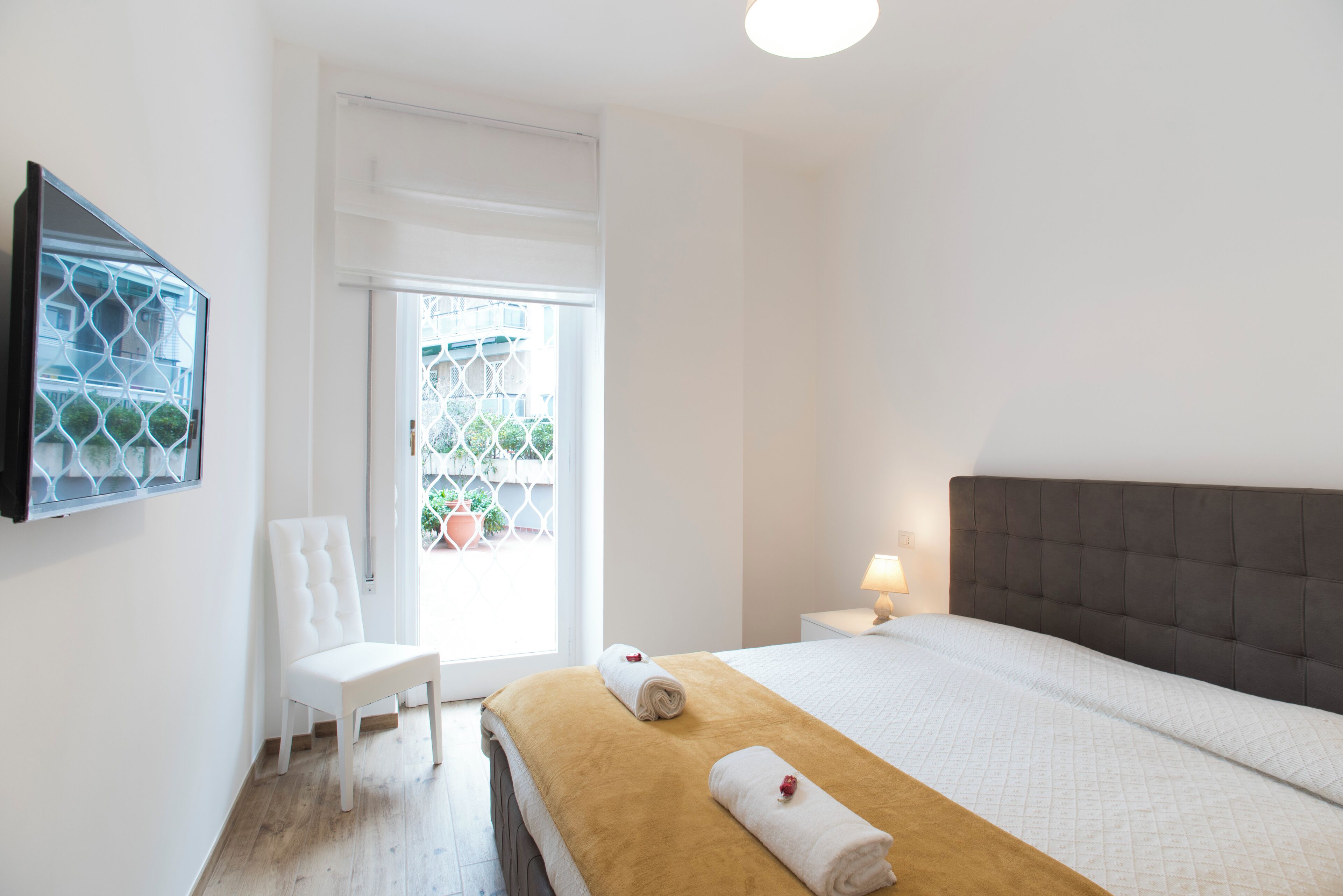 2 chambres, coffres-forts dans les chambres, bureau