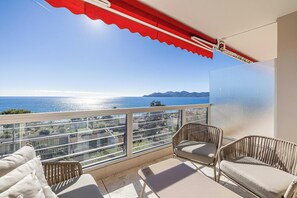 Apartment | Property grounds - Bright Apartment With Sea View (Cannes)