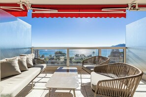 Apartment | Interior - Bright Apartment With Sea View (Cannes)