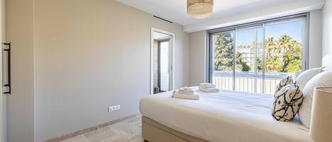 Apartment | 1 bedroom, laptop workspace, iron/ironing board, bed sheets