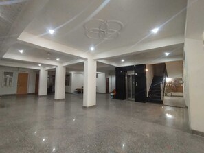 Free self parking - Shri Jagannath Palace Ayodhya (Ayodhya)