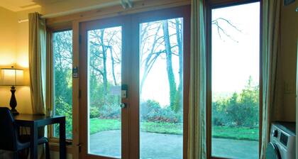 Serene King Suite Retreat on Quiet Mercer Island