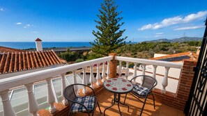 Outdoor dining - 1073 Villa Lormar (Maro)