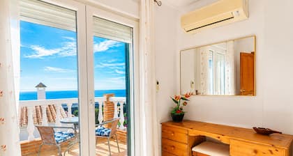 1073 Villa Lormar