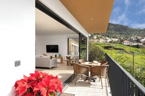Outdoor dining - MARCO 4 SEASONS - AUTUMN (Arco da Calheta)