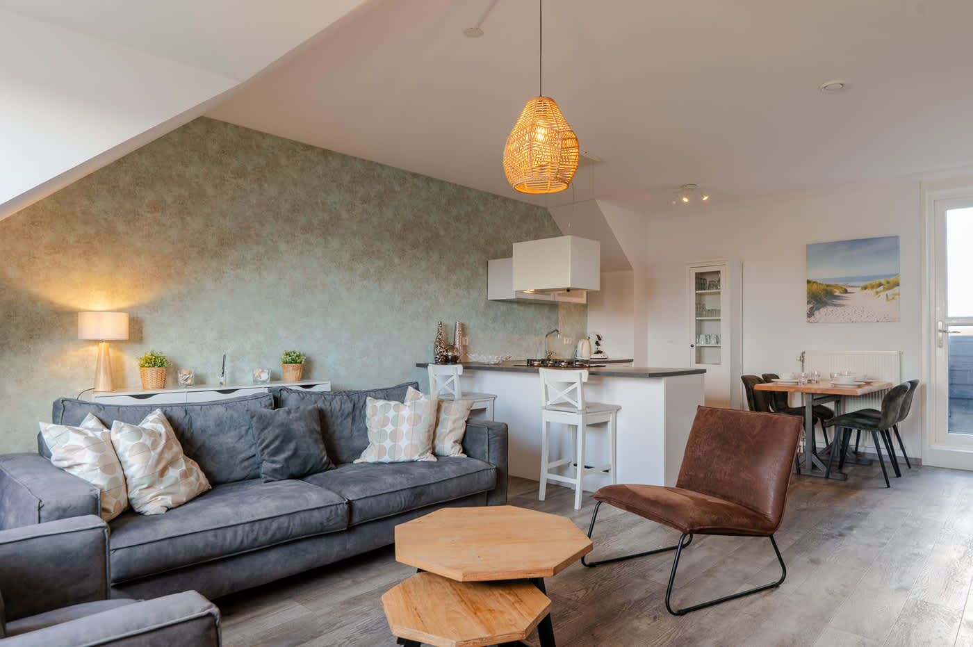 Een televisie en een kantoor