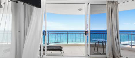 Apartamento superior, balcón, vistas al mar | Balcón