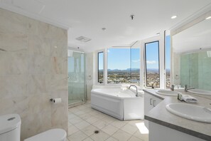 Departamento superior, balcón, vista al océano | Baño
