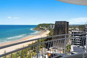 Departamento superior, balcón, vista al océano | Balcón