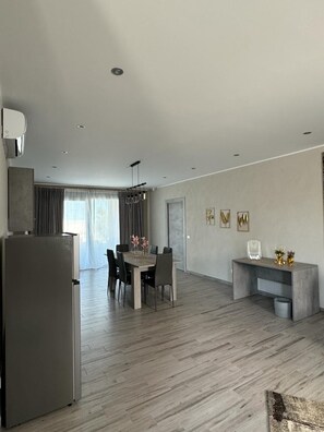Dining - Cava Del Sol: vacation home with pool and 3 rooms with private baths (Augusta)
