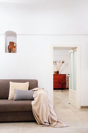 TV, fireplace - Villa Monsignore (Impalata)