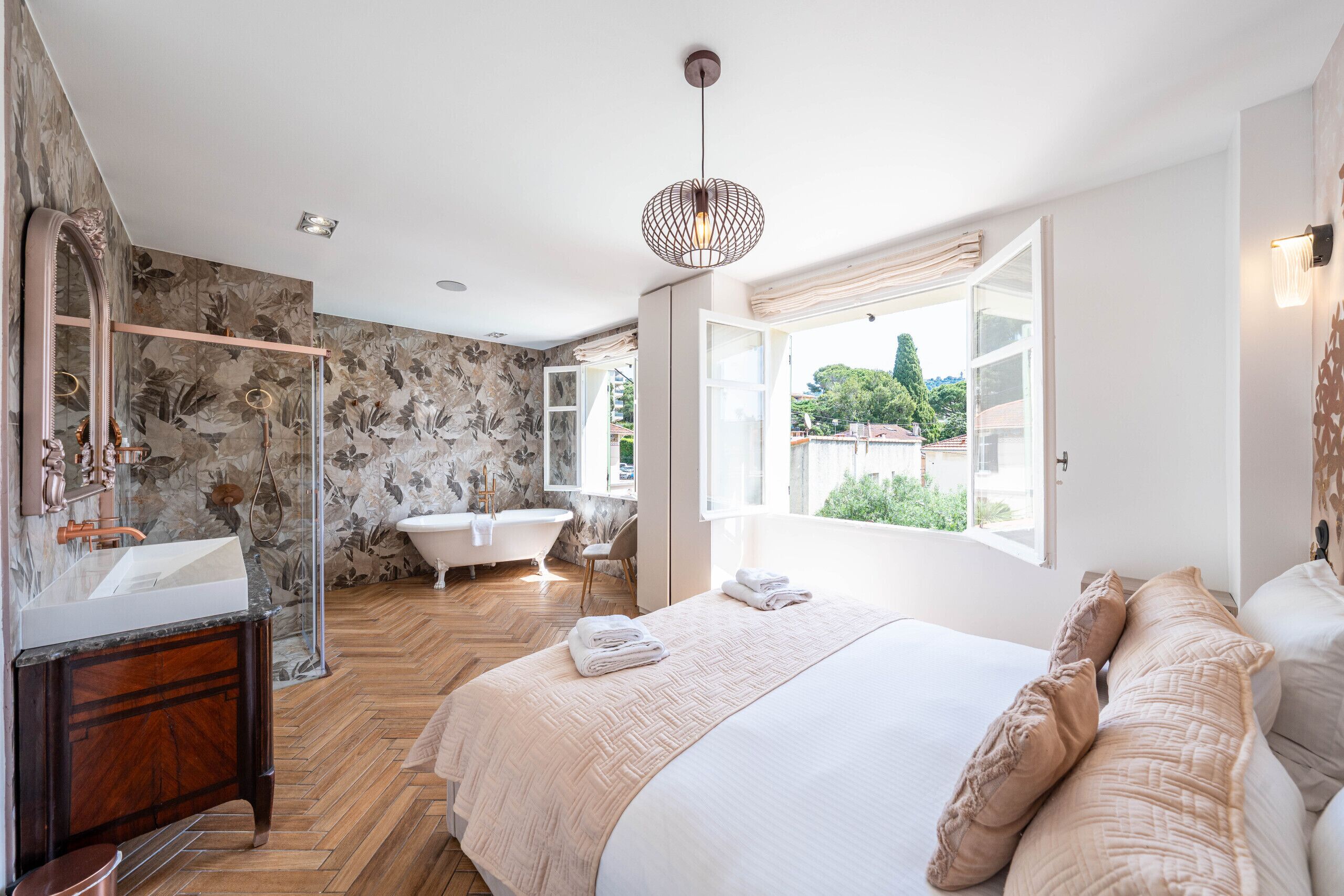 5 slaapkamers, een strijkplank/strijkijzer, gratis wifi