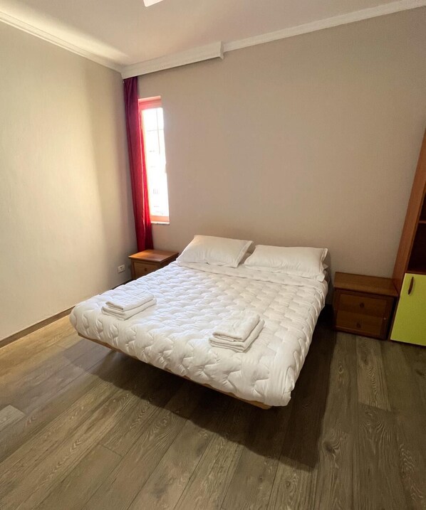 3 dormitoris, planxa i posts de planxar, wifi i roba de llit 