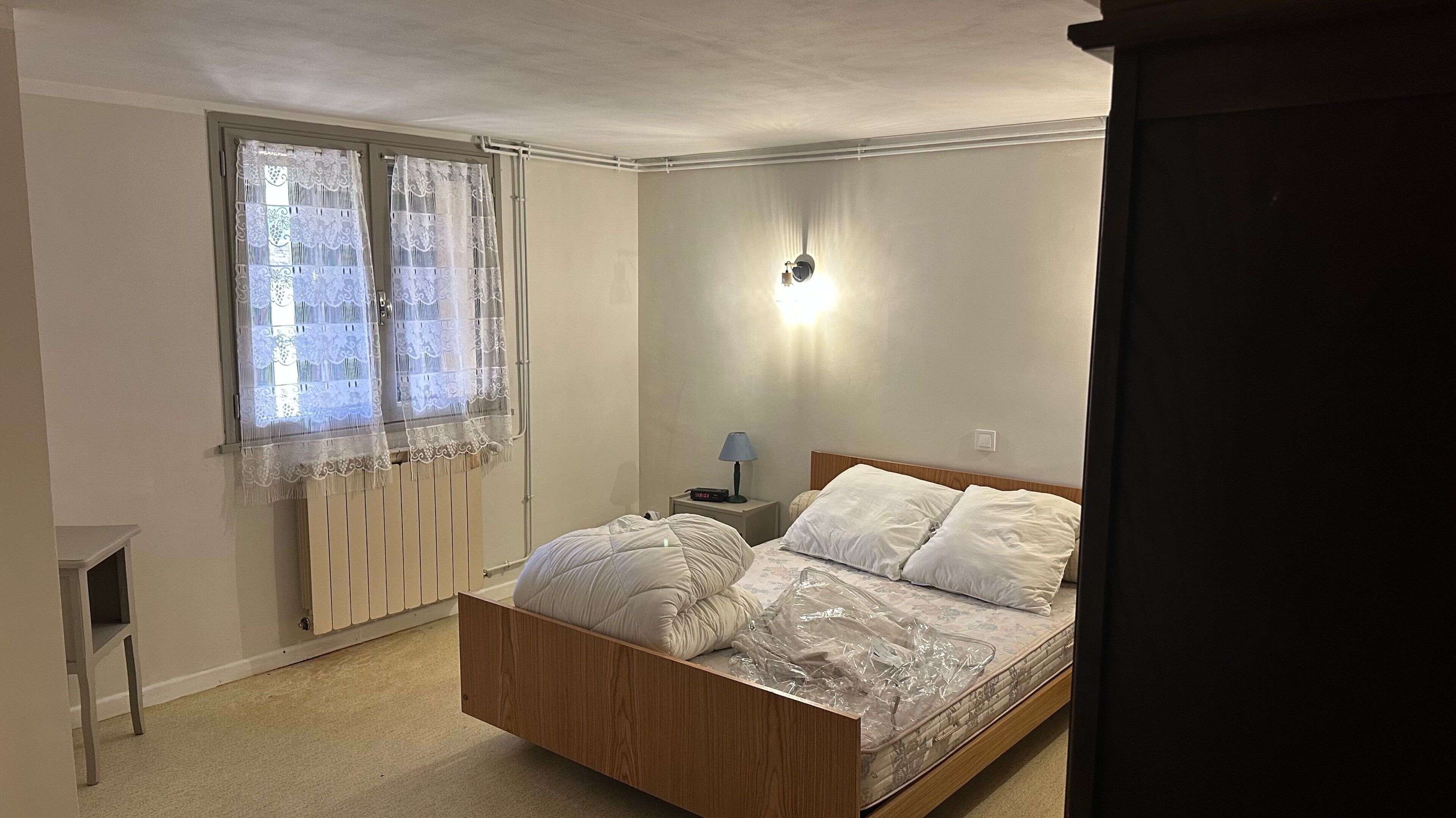 2 chambres, fer et planche à repasser, draps fournis