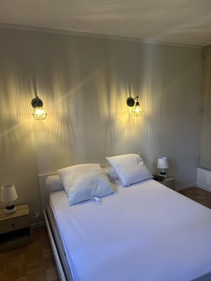 2 Schlafzimmer, Bügeleisen/Bügelbrett, Bettwäsche