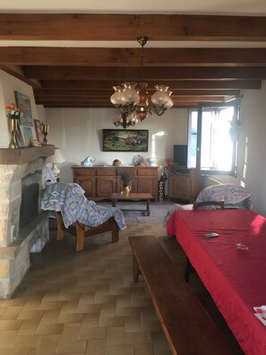 Interior - Holiday Home “La Maison De Campagne” with Mountain View, Private Terrace & Garden (Salles-Curan)