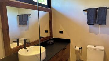 Comfort Apartment, Balcony, Garden View | Bathroom