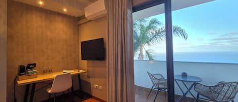 Double Room | Minibar, in-room safe, laptop workspace, free WiFi