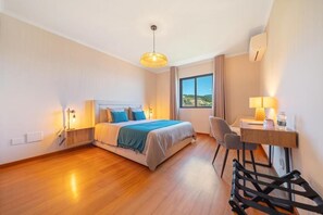 In-room safe, free WiFi