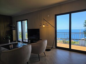 Interior - Casa do Mundo Madeira (Santa Cruz)