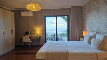 Quadruple Room | Minibar, in-room safe, laptop workspace, free WiFi