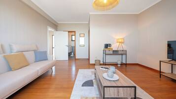 Deluxe suite | Een minibar, een kluis op de kamer, een laptopwerkplek, gratis wifi