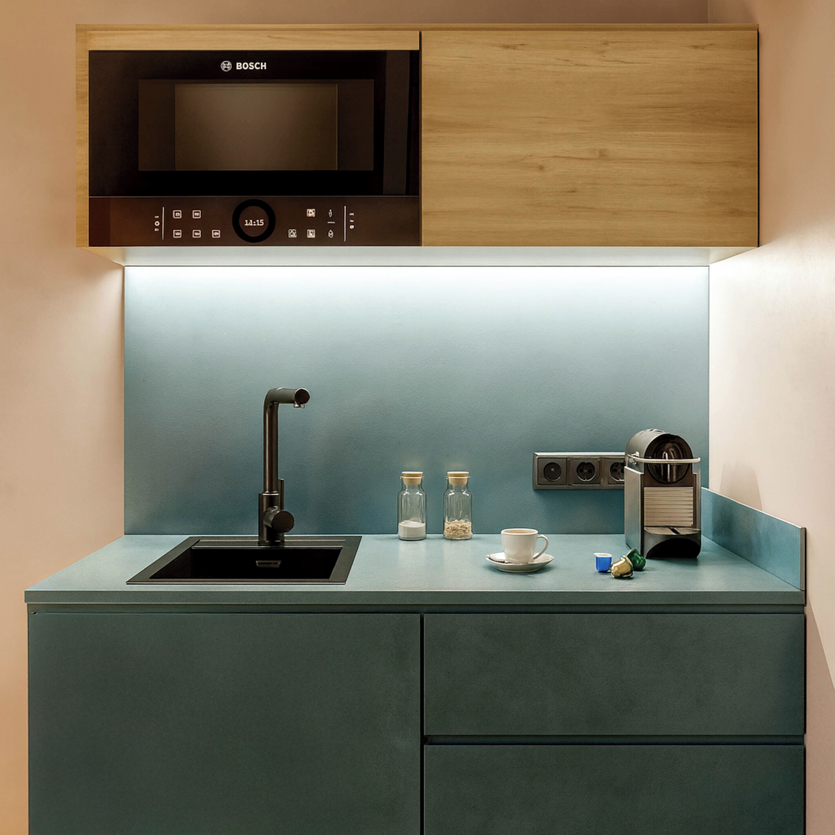 Máquina de café espresso y hervidor eléctrico