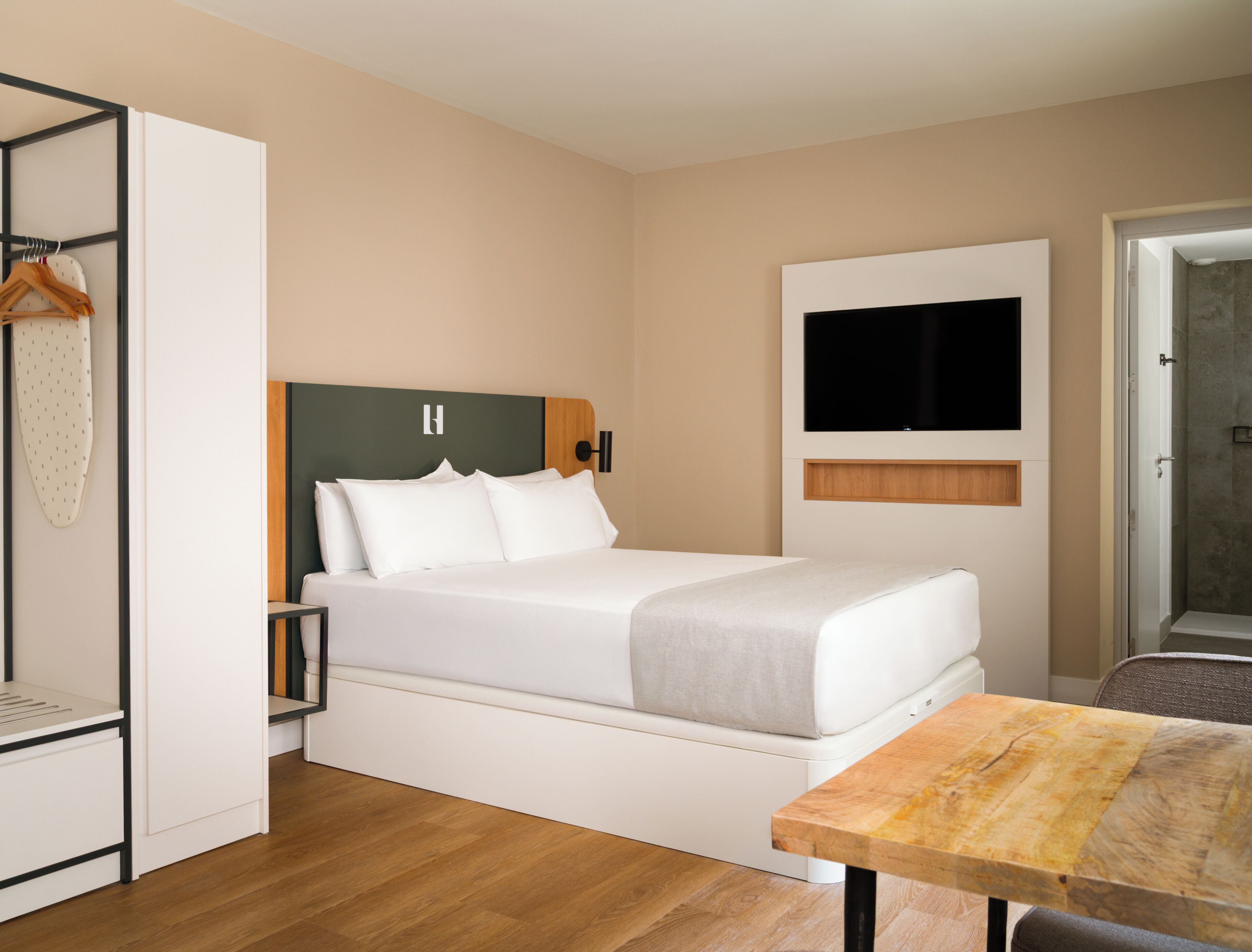 Quarto casal conforto | Individualmente decorados, individualmente mobiliados, escrivaninha