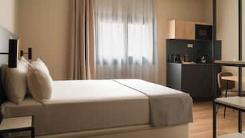 Suite (wheelchair accessible) | Individually decorated, individually furnished, desk, laptop workspace