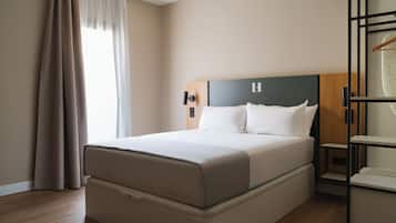 Comfort Suite with balcony | Individually decorated, individually furnished, desk, laptop workspace