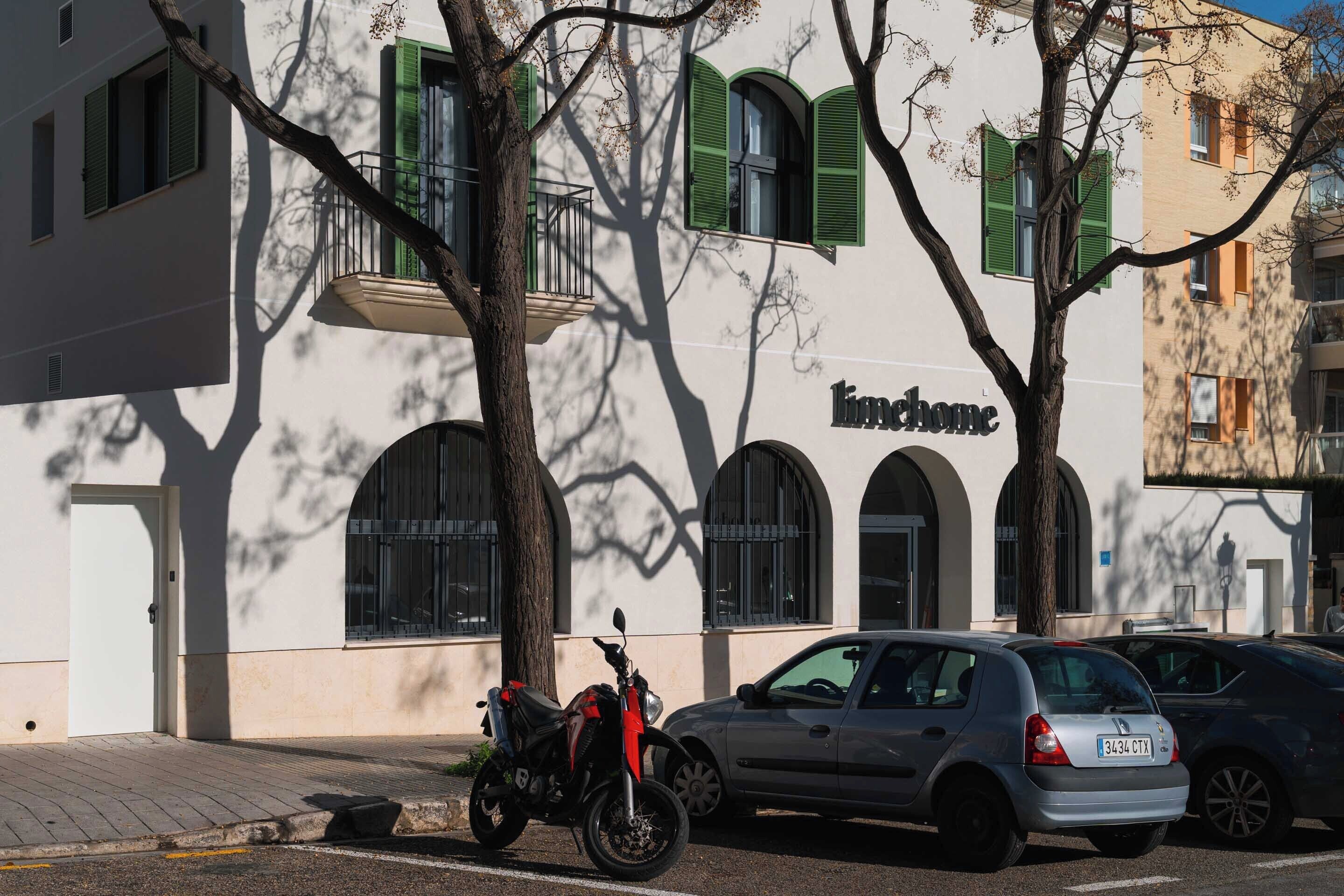 A building with a sign reading "Lindchome" and a motorcycle parked in front.