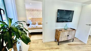 Bügeleisen/Bügelbrett, Reisekinderbett, kostenloses WLAN, Bettwäsche