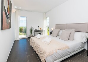 6 bedrooms, iron/ironing board, WiFi, bed sheets - Villa Miramar by Glasir Homes (Sitges)