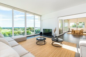 Living area - Villa Miramar by Glasir Homes (Sitges)