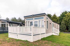 House - Host Stay Lakeside Retreat (York)
