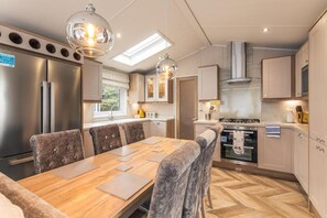 House - Host Stay Lakeside Retreat (York)