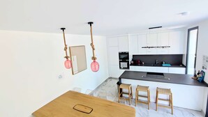 Coffee/tea maker, fridge, microwave, oven - Villa Pinares de San Antón Sea, City & Mountain Views (Málaga)