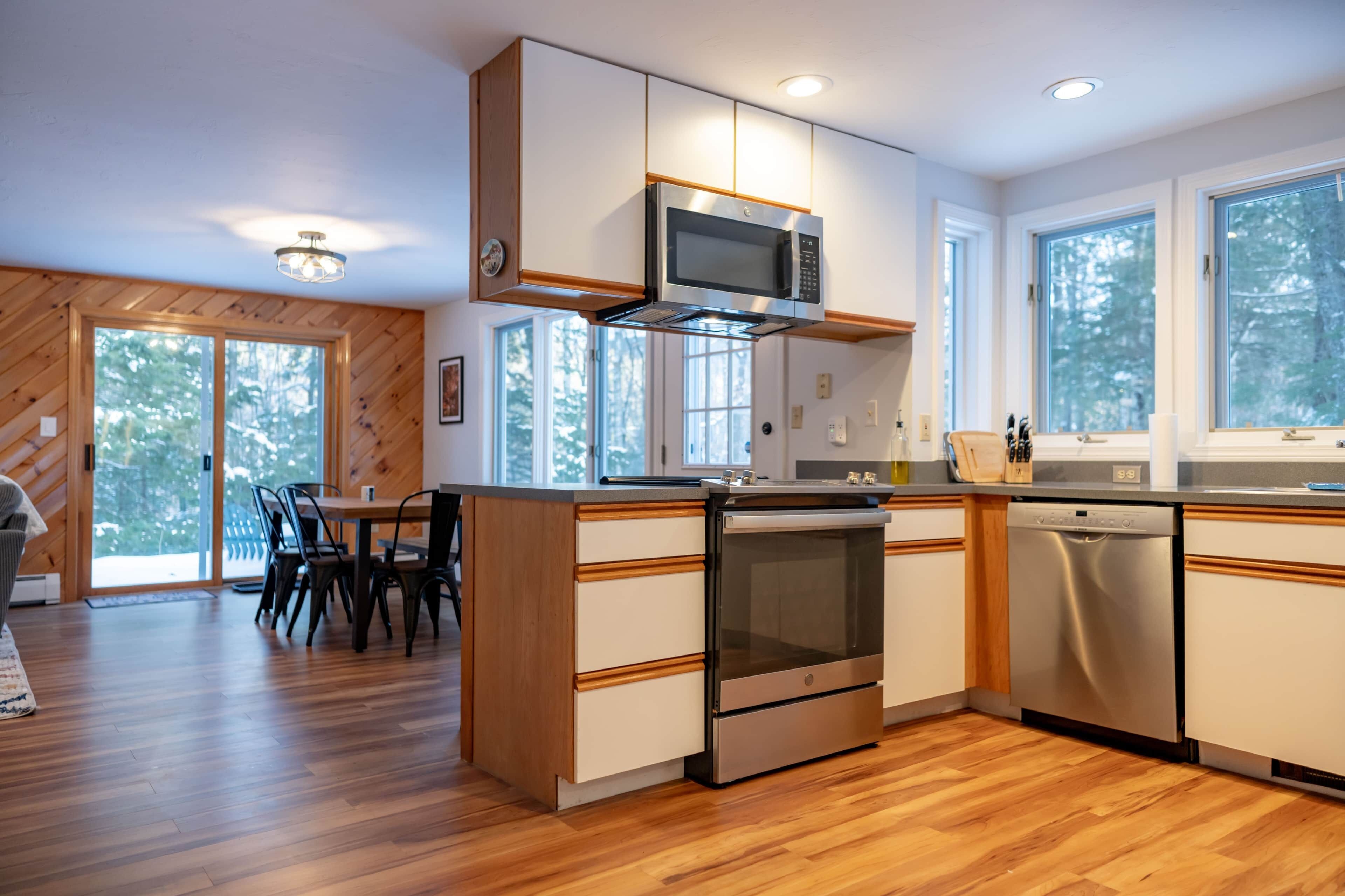 Refrigerador, microondas, horno y lavavajillas 