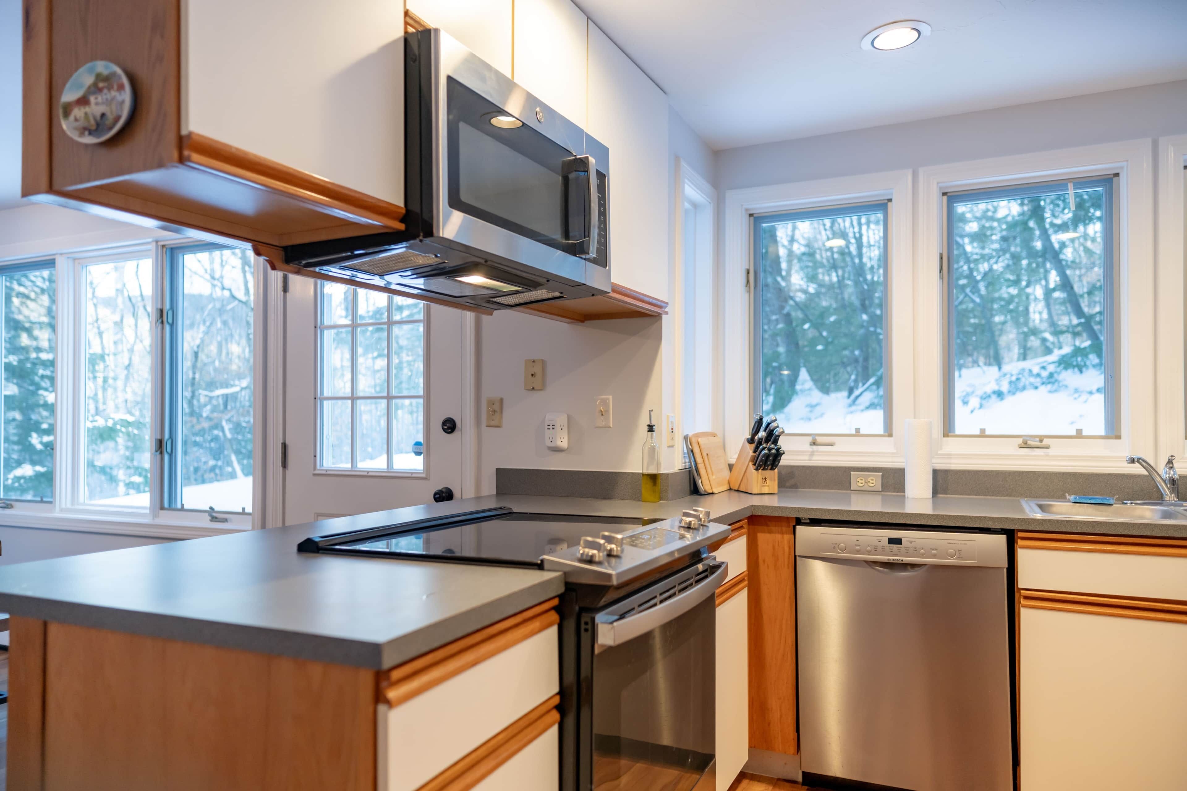 Refrigerador, microondas, horno y lavavajillas 