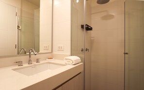 House - w Lovely 2BR w Balcony in Miraflores (Lima)