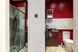 Bathroom - Stunning HighStreet Escape in Cheltenham (Cheltenham)