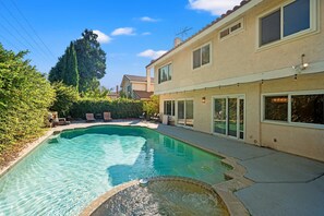 منزل | 3 عدّة غرف نوم وخدمة الإنترنت