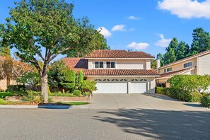 منزل | 3 عدّة غرف نوم وخدمة الإنترنت