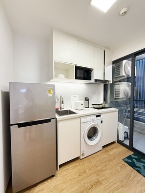 Private kitchen - Luxury Brand-new Apt in Low-Density Villa, Pool View near the Old town & Airport (Pa Daet Sub District , Mueang District)