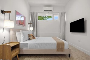 3 bedrooms, iron/ironing board, travel cot, WiFi - Botanical Suite | Artsy Retreat in Santurce! (San Juan)
