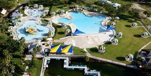 A heated pool - Sunny Oasis | Swimming. Restaurant (Hollywood)