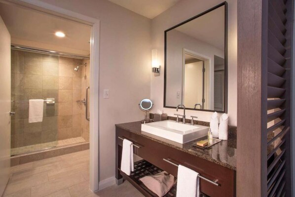 Shower, hair dryer, towels - Sunny Oasis | Swimming. Restaurant (Hollywood)