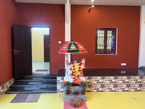 Front of property - Gyani House (Tiruvannamalai)