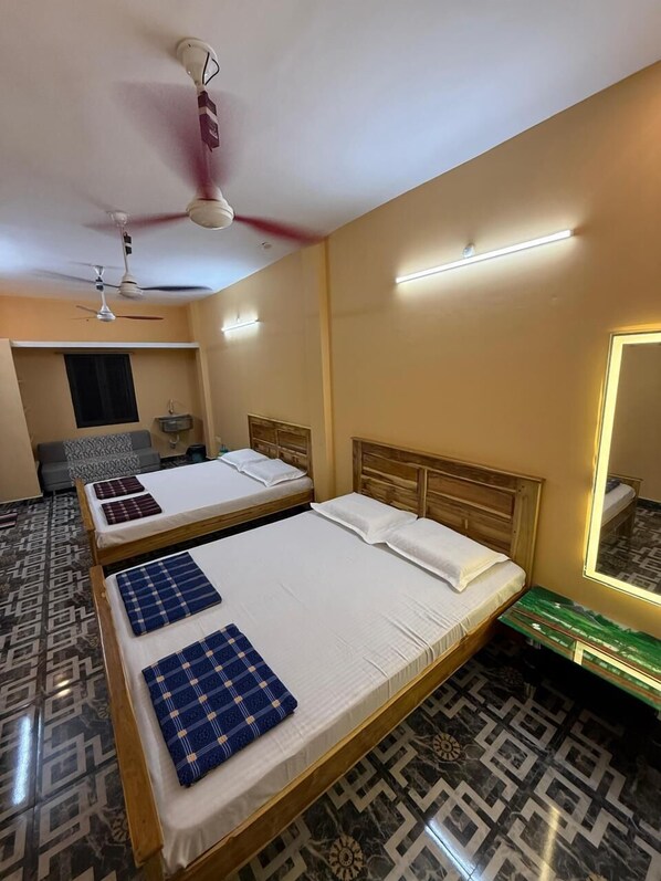 Luxury Double Room, Balcony, City View | Bathroom sink